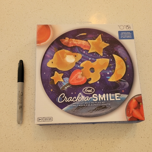 Fred Crack a Smile Mold & Plate Set - Picture 9 of 9